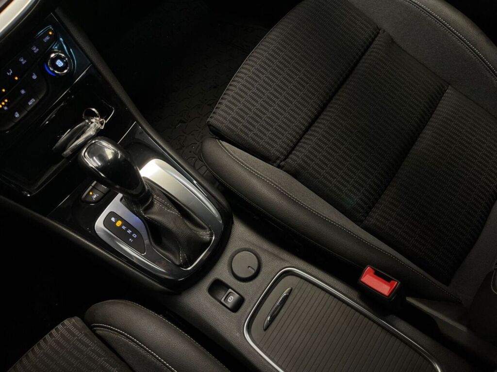 Opel Astra 2022 Valkoinen
