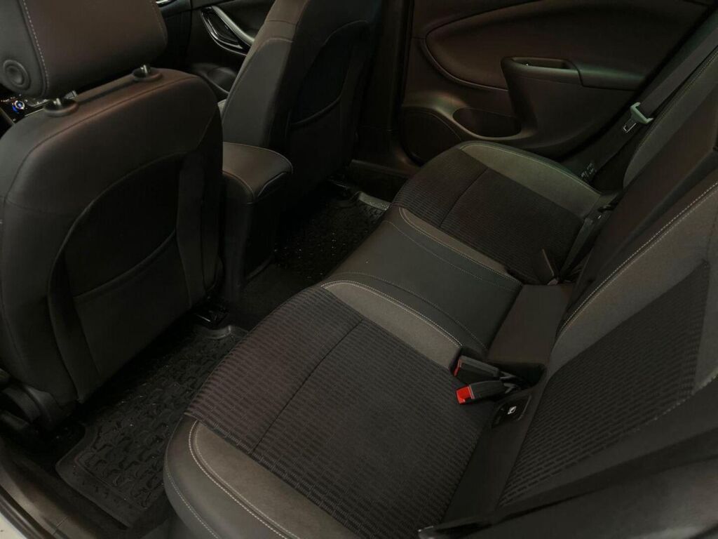 Opel Astra 2022 Valkoinen