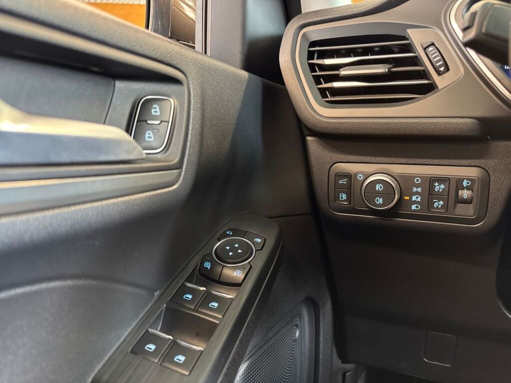 Ford Kuga 2022 Harmaa