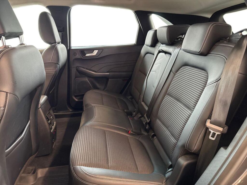 Ford Kuga 2022 Harmaa