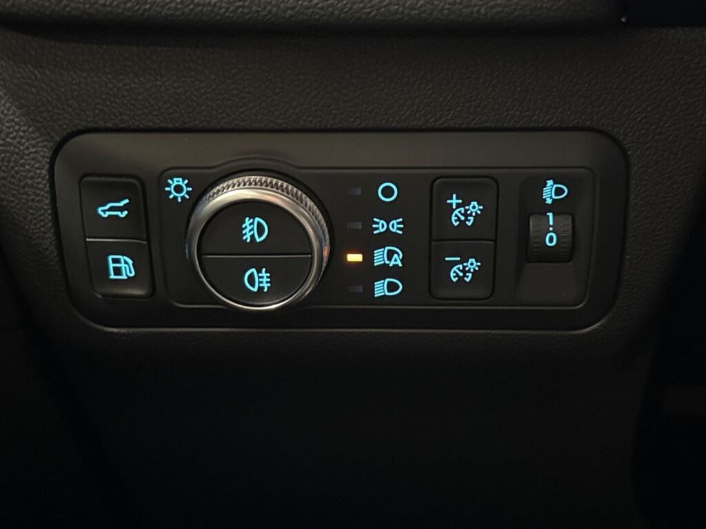 Ford Kuga 2022 Valkoinen