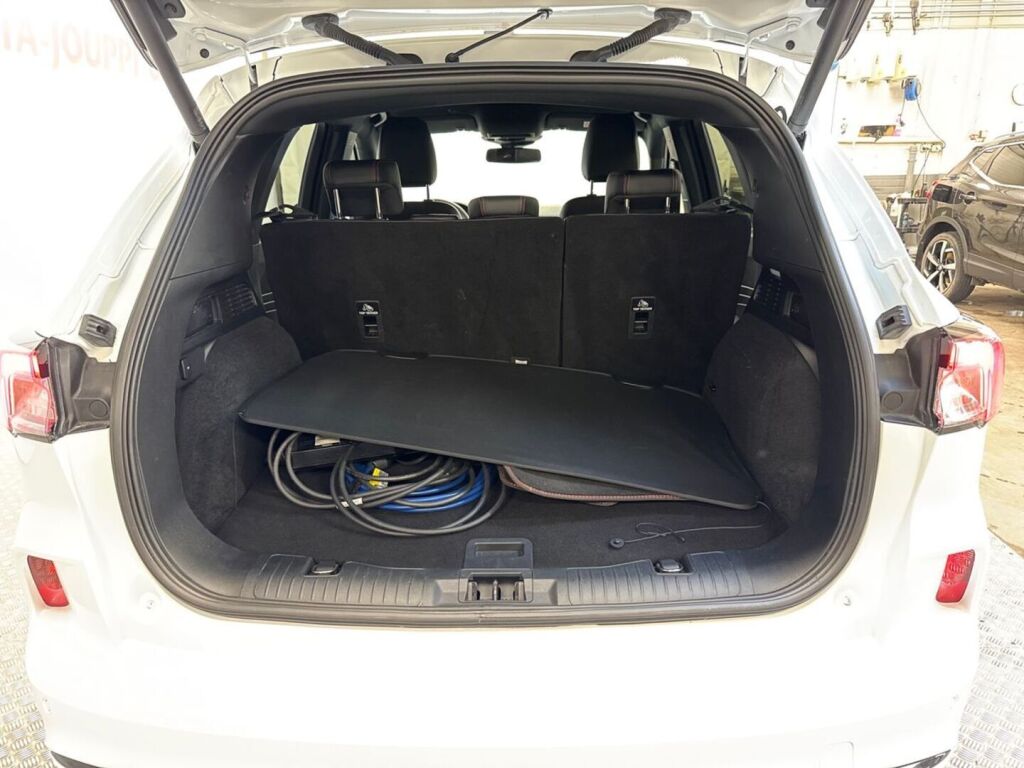 Ford Kuga 2022 Valkoinen