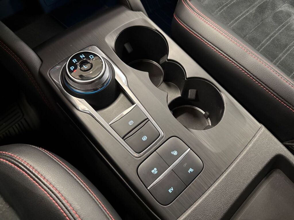 Ford Kuga 2022 Valkoinen
