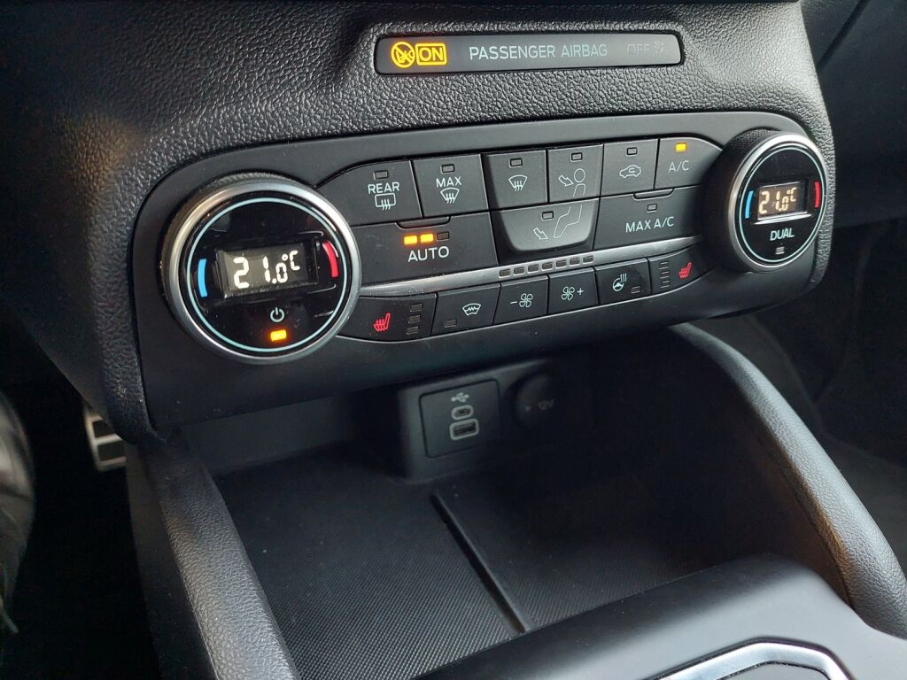 Ford Focus 2022 Musta