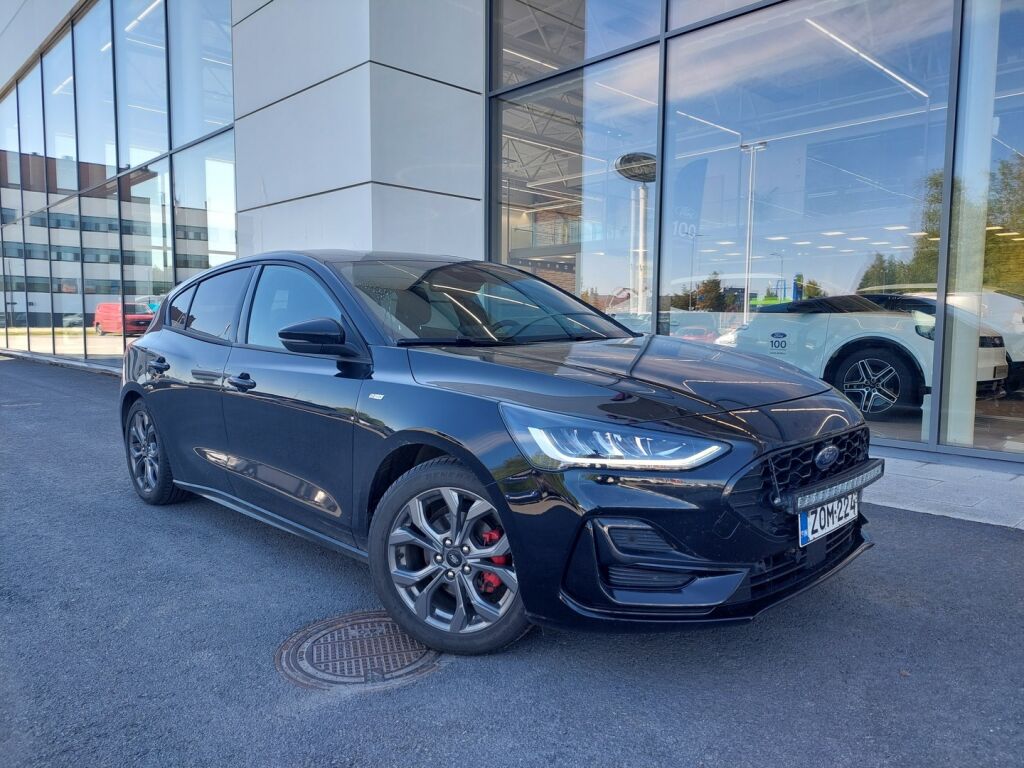 Ford Focus 2022 Musta