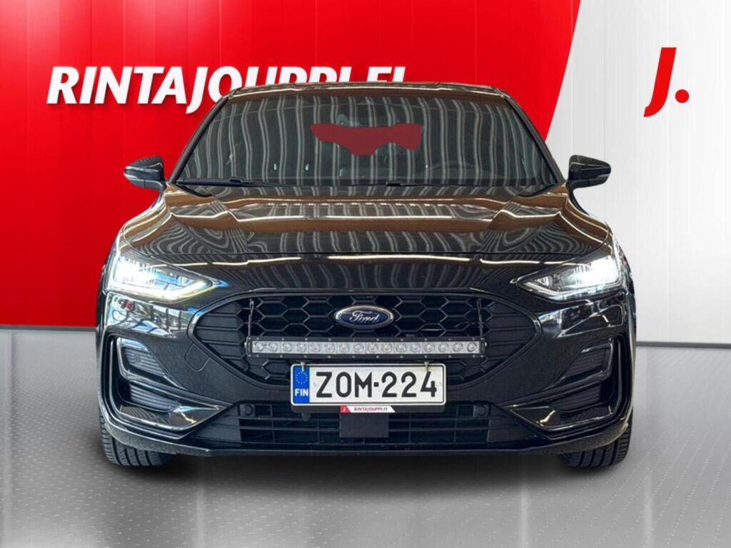 Ford Focus 2022 Musta