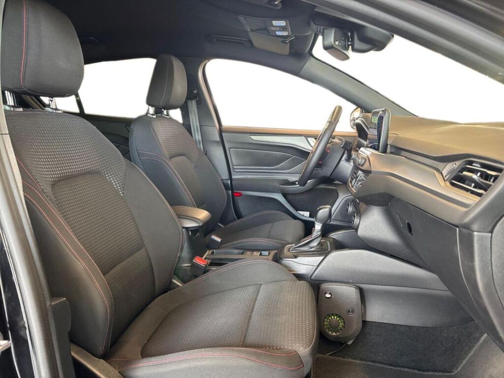 Ford Focus 2022 Musta