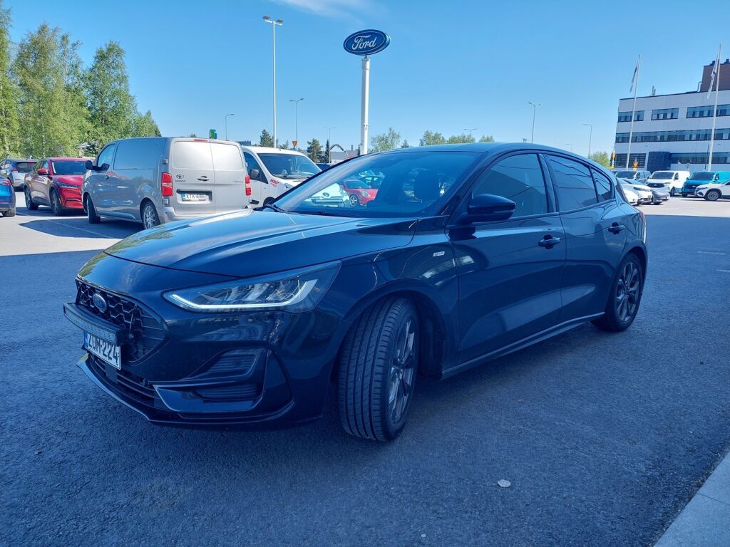Ford Focus 2022 Musta