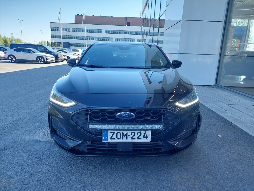 Ford Focus 2022 Musta