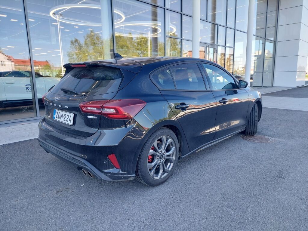 Ford Focus 2022 Musta