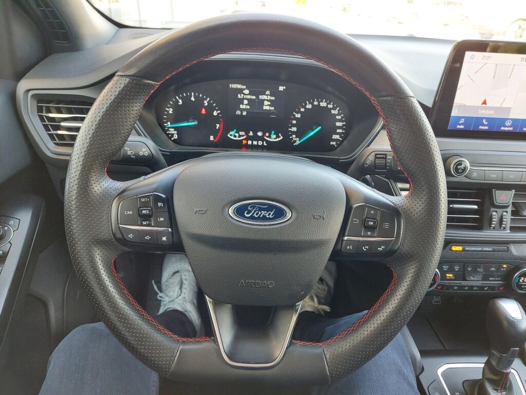 Ford Focus 2022 Musta