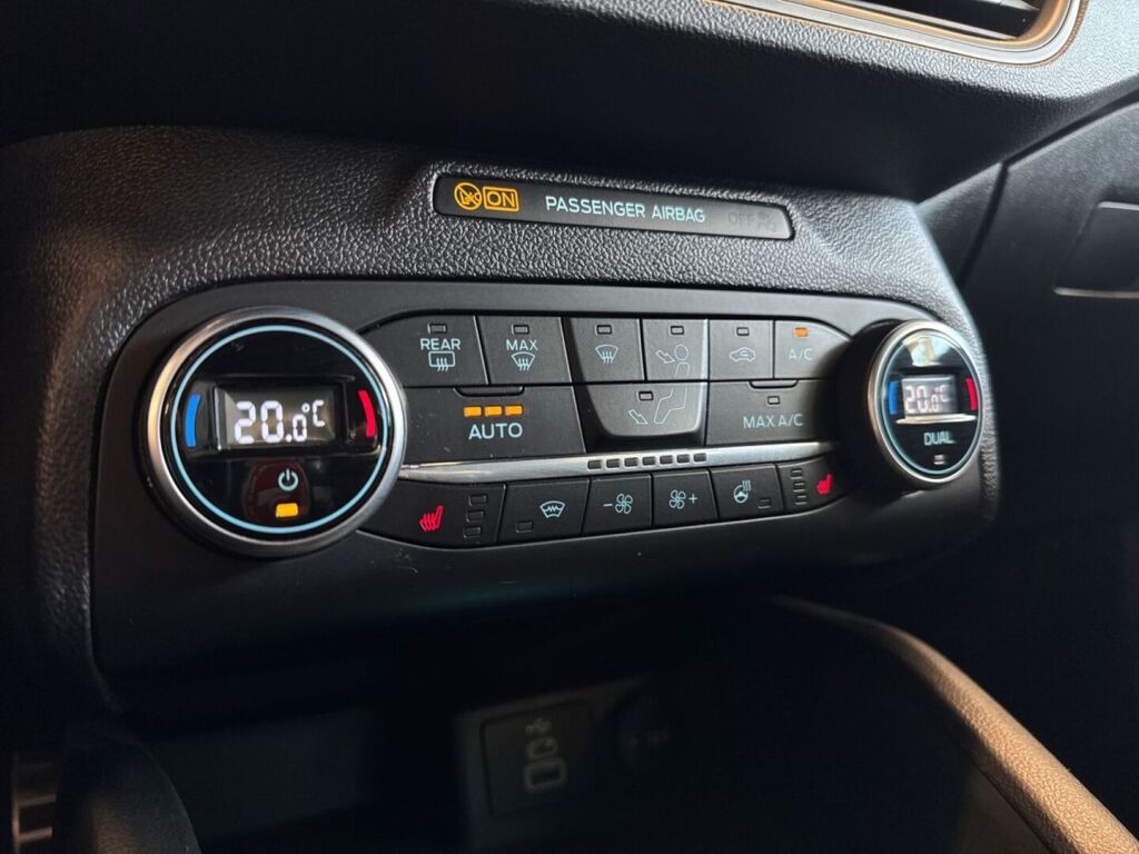 Ford Focus 2022 Musta