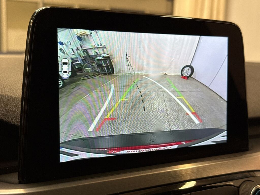 Ford Kuga 2022 Punainen