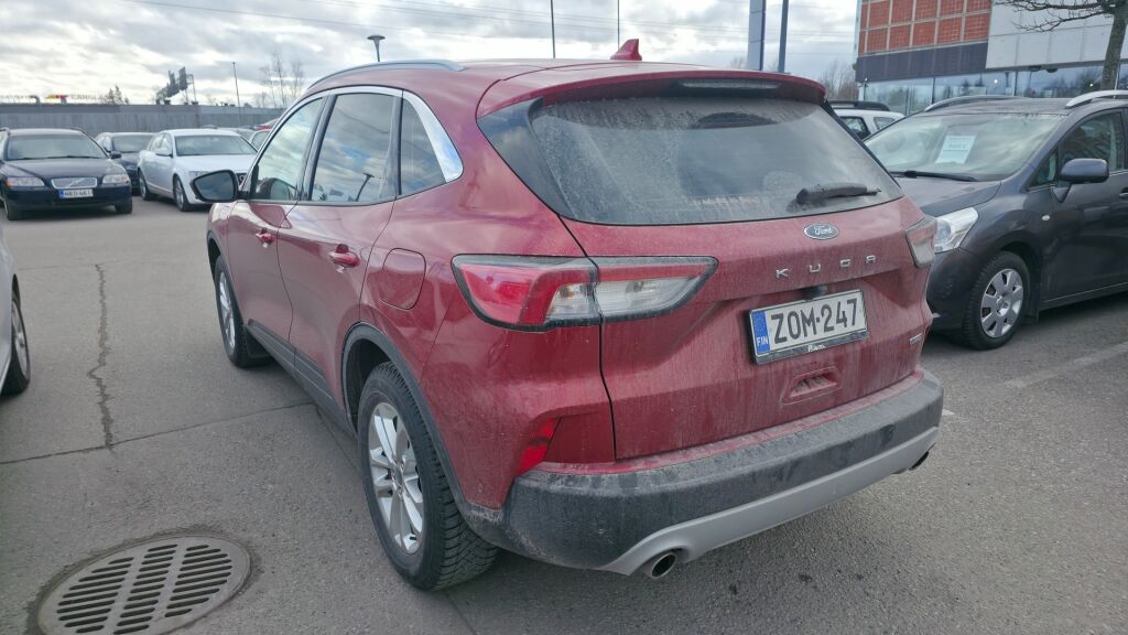 Ford Kuga 2022 Punainen