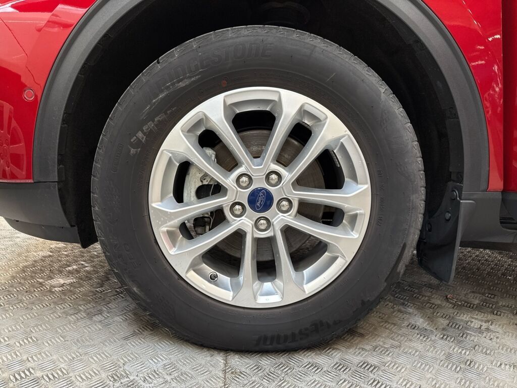 Ford Kuga 2022 Punainen