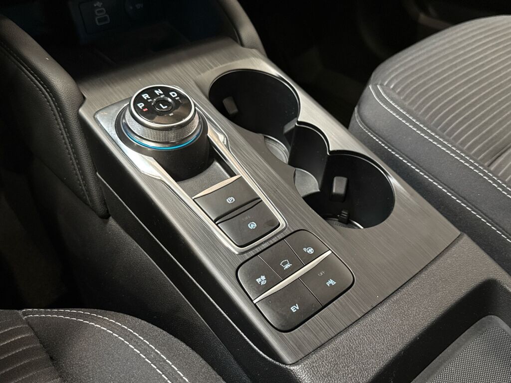 Ford Kuga 2022 Punainen