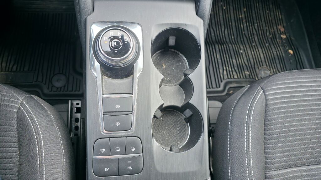 Ford Kuga 2022 Punainen