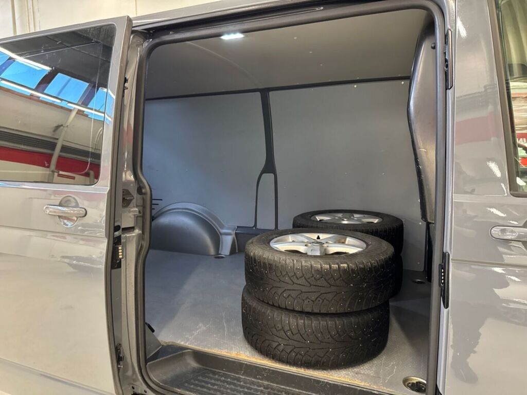 Volkswagen Transporter 2022 Harmaa