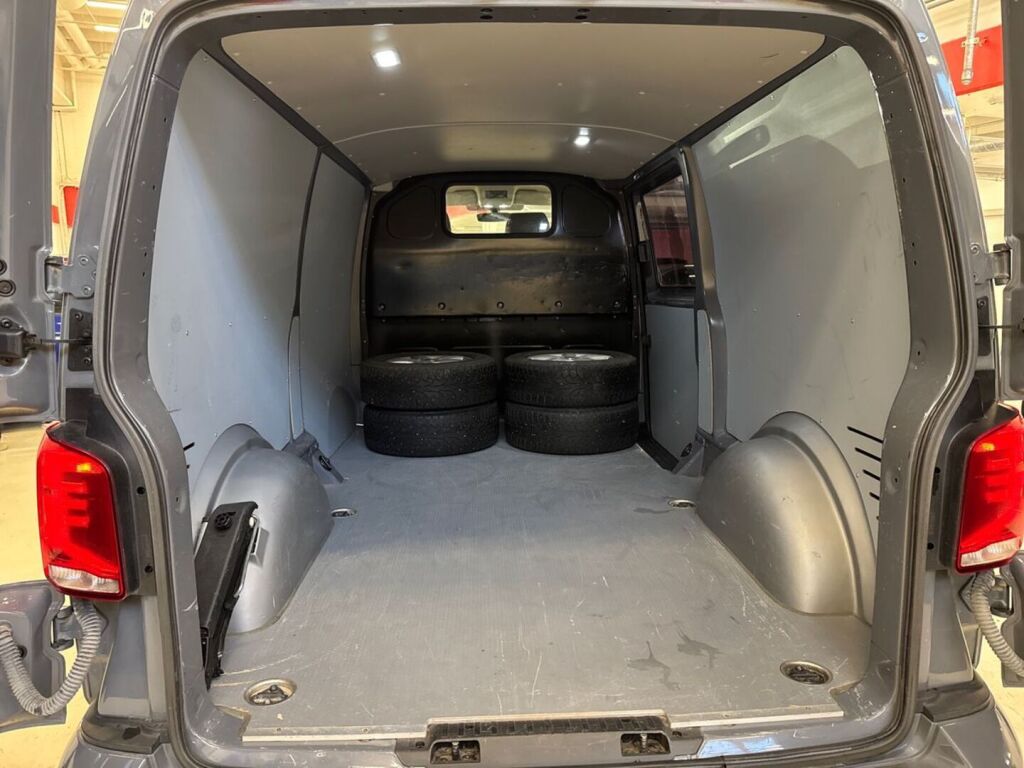 Volkswagen Transporter 2022 Harmaa