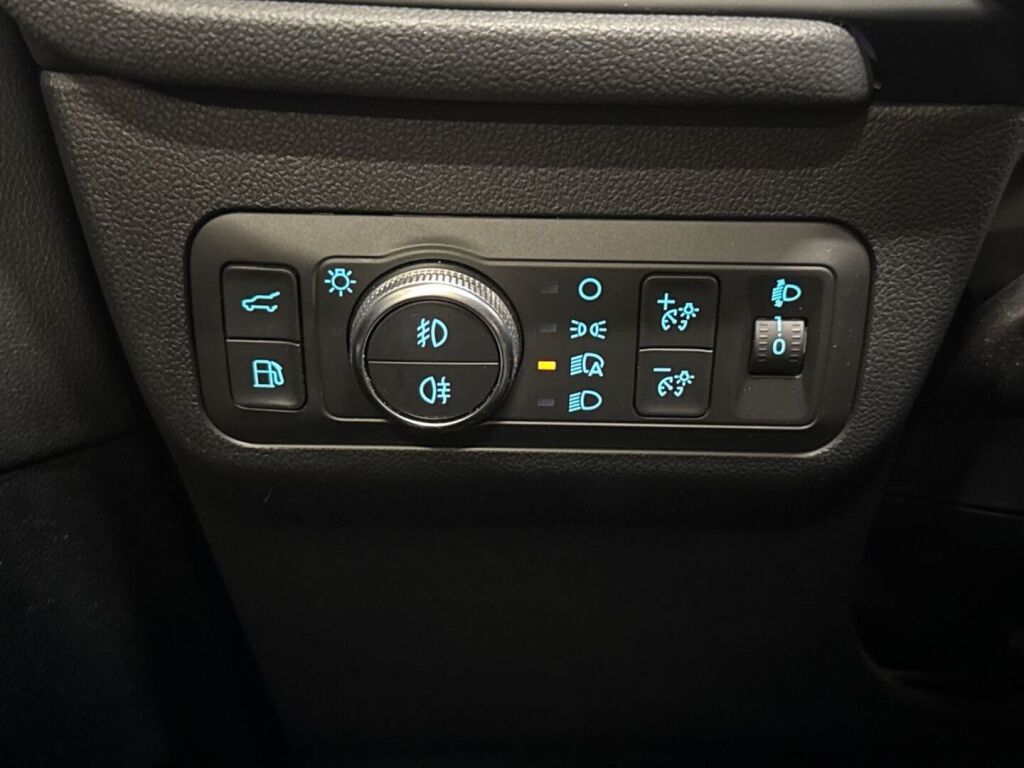 Ford Kuga 2021 Valkoinen