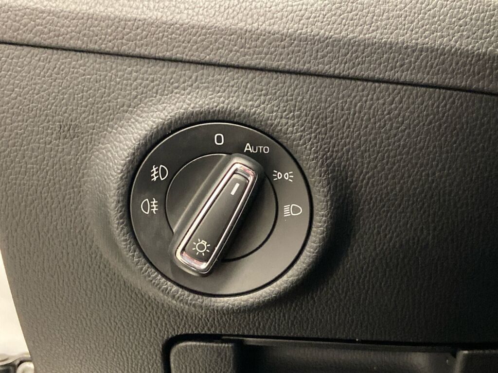 Skoda Superb 2022 Valkoinen