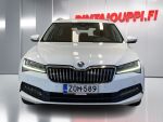 Skoda Superb 2022 Valkoinen