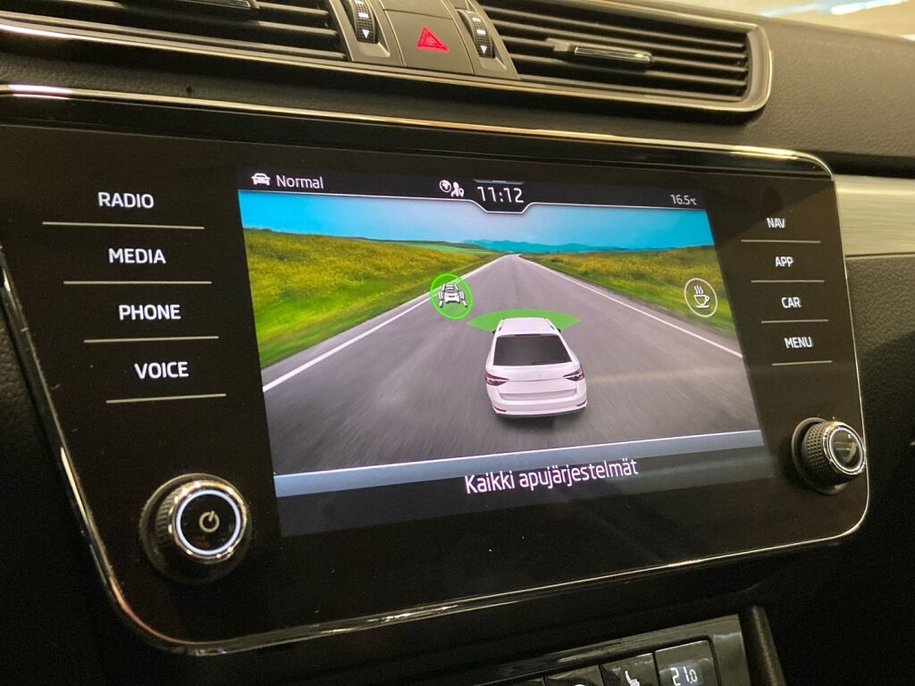 Skoda Superb 2022 Valkoinen