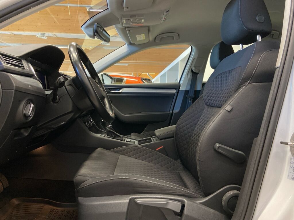 Skoda Superb 2022 Valkoinen