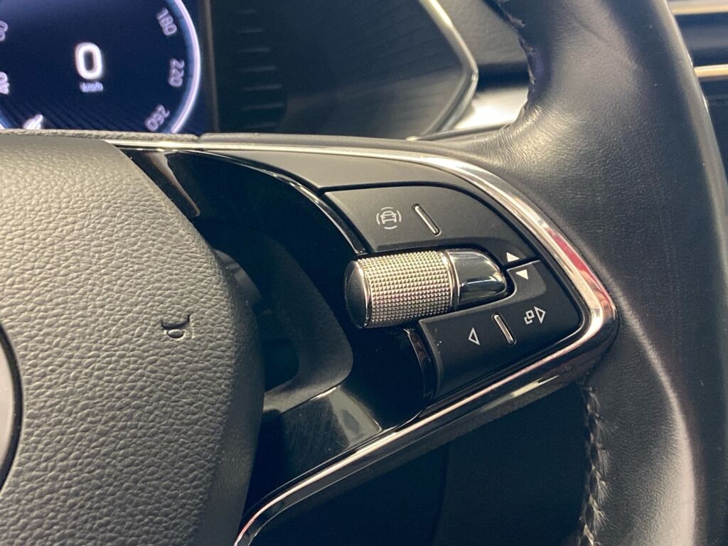 Skoda Superb 2022 Valkoinen