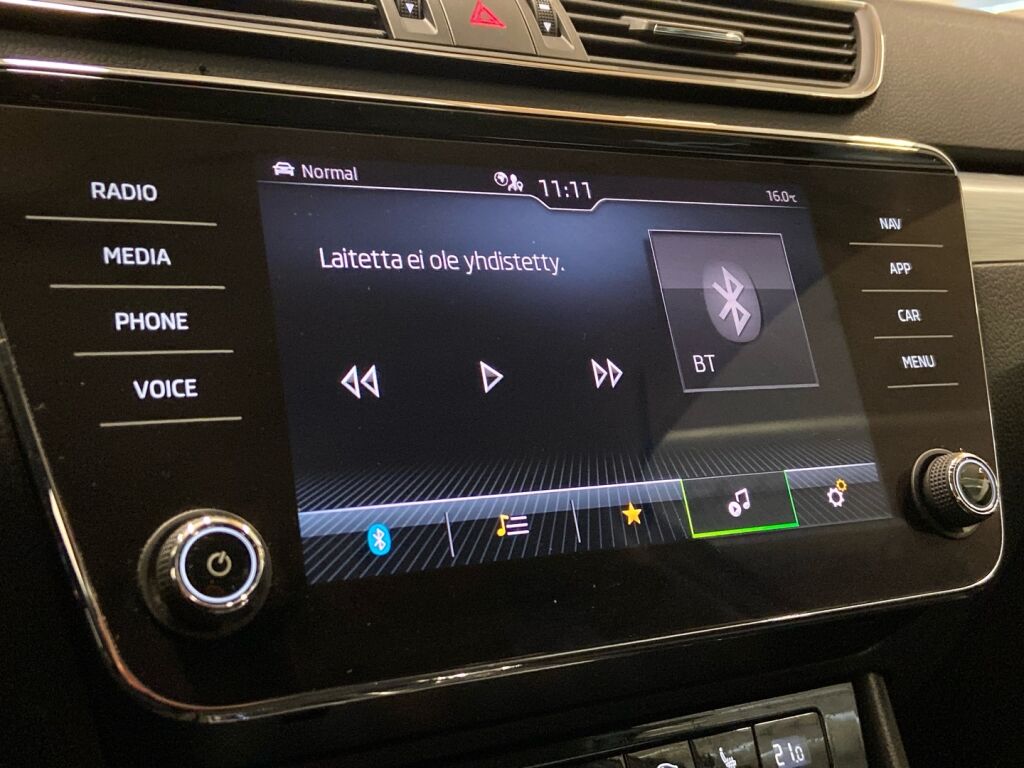 Skoda Superb 2022 Valkoinen