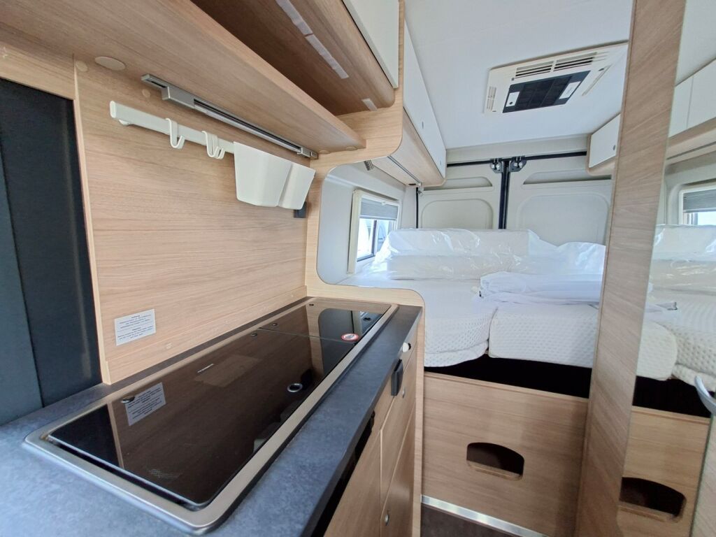 Pössl ROADCAR VAN R 640 2022 Harmaa