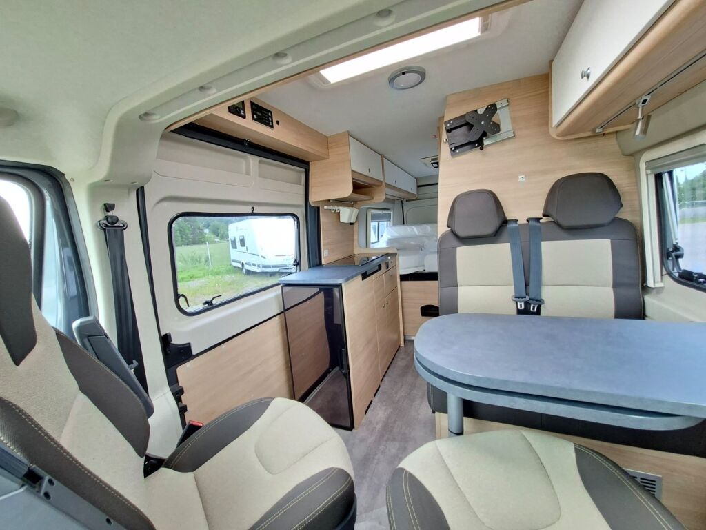 Pössl ROADCAR VAN R 640 2022 Harmaa