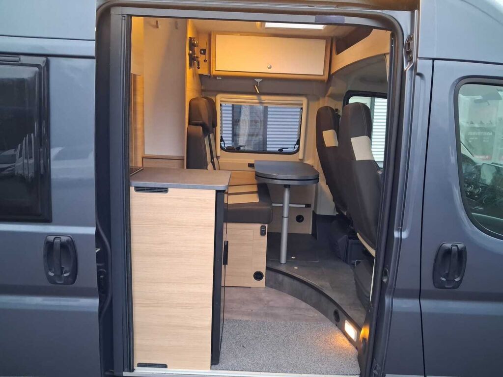 Pössl ROADCAR VAN R 640 2022 Harmaa