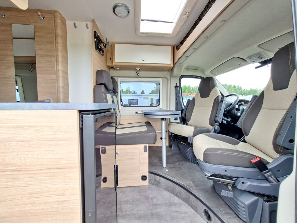 Pössl ROADCAR VAN R 640 2022 Harmaa
