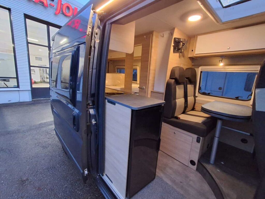 Pössl ROADCAR VAN R 640 2022 Harmaa