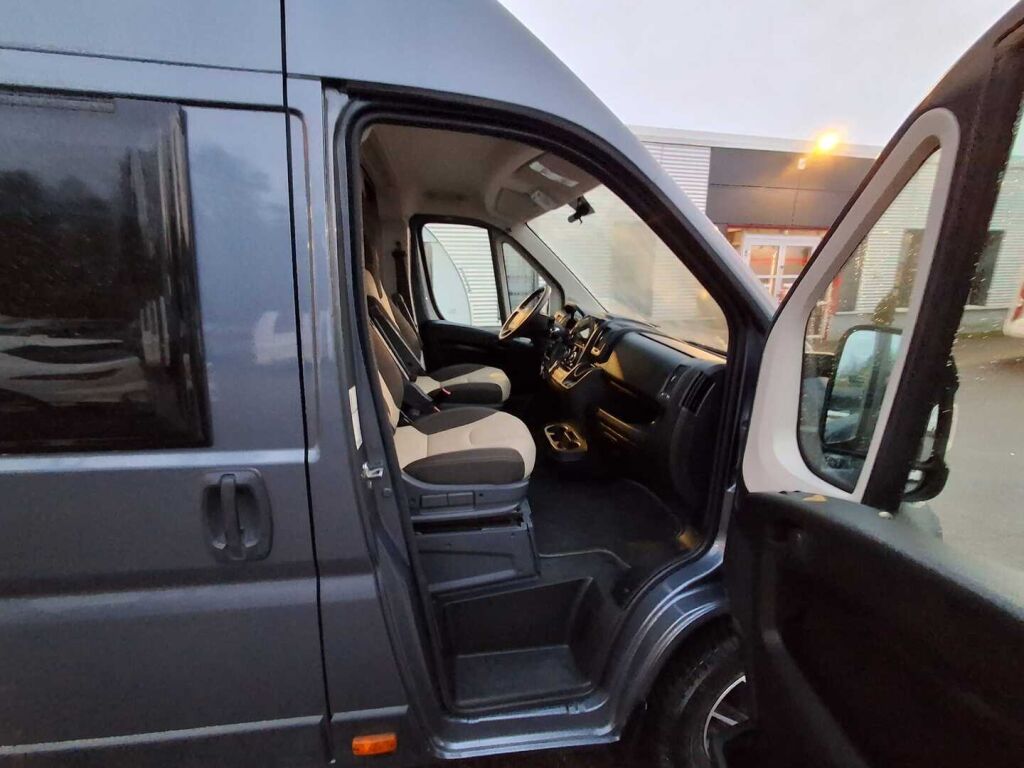 Pössl ROADCAR VAN R 640 2022 Harmaa