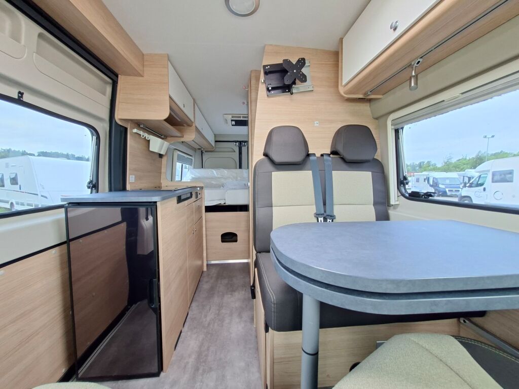 Pössl ROADCAR VAN R 640 2022 Harmaa