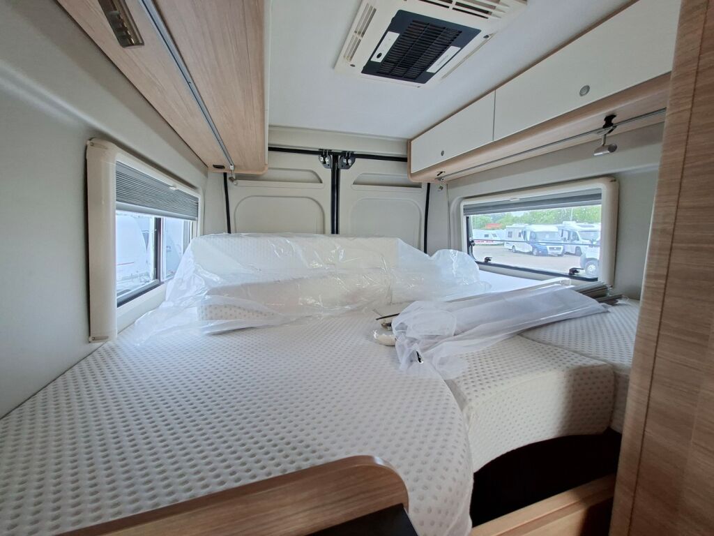 Pössl ROADCAR VAN R 640 2022 Harmaa