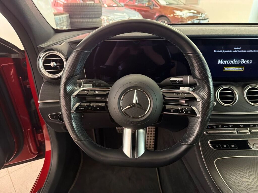 Mercedes-Benz E 2021 Punainen