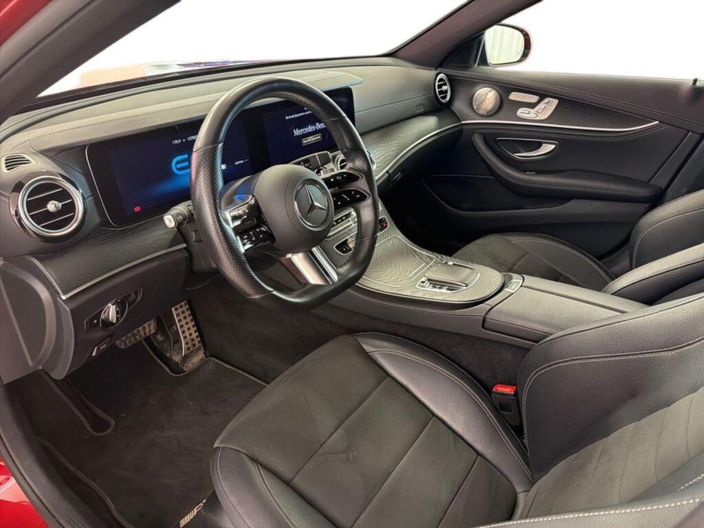 Mercedes-Benz E 2021 Punainen
