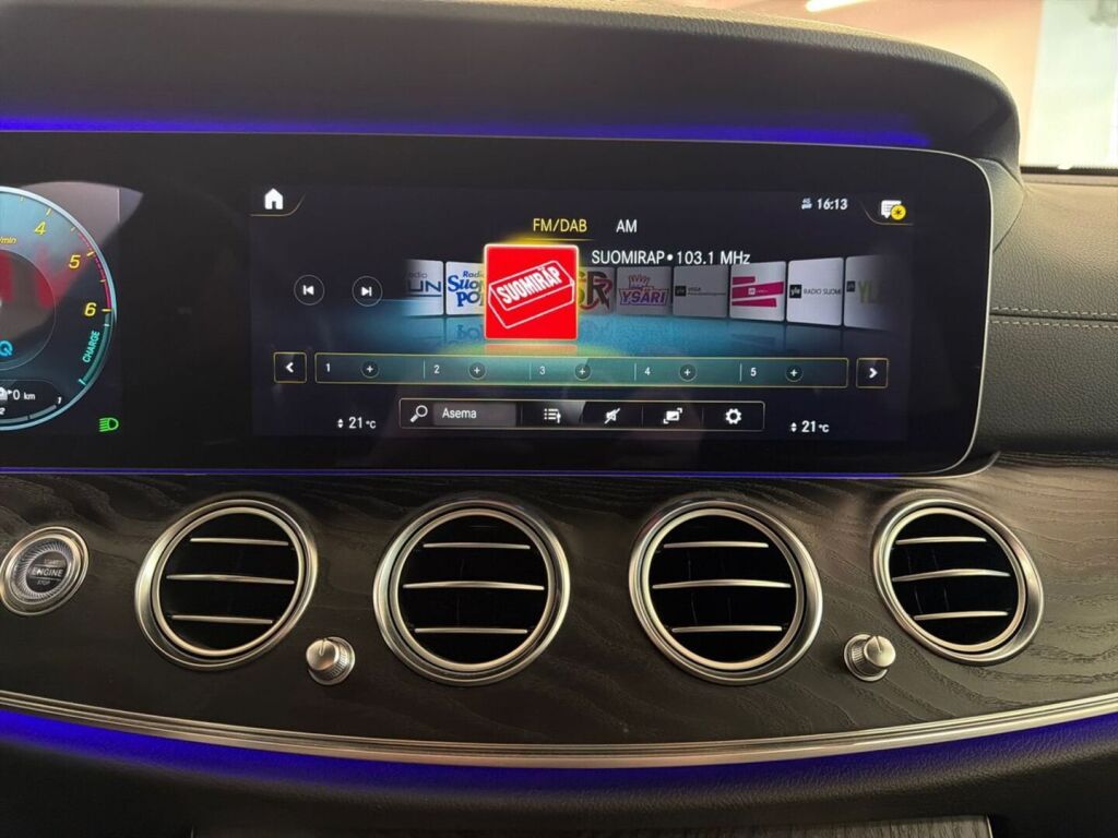 Mercedes-Benz E 2021 Punainen