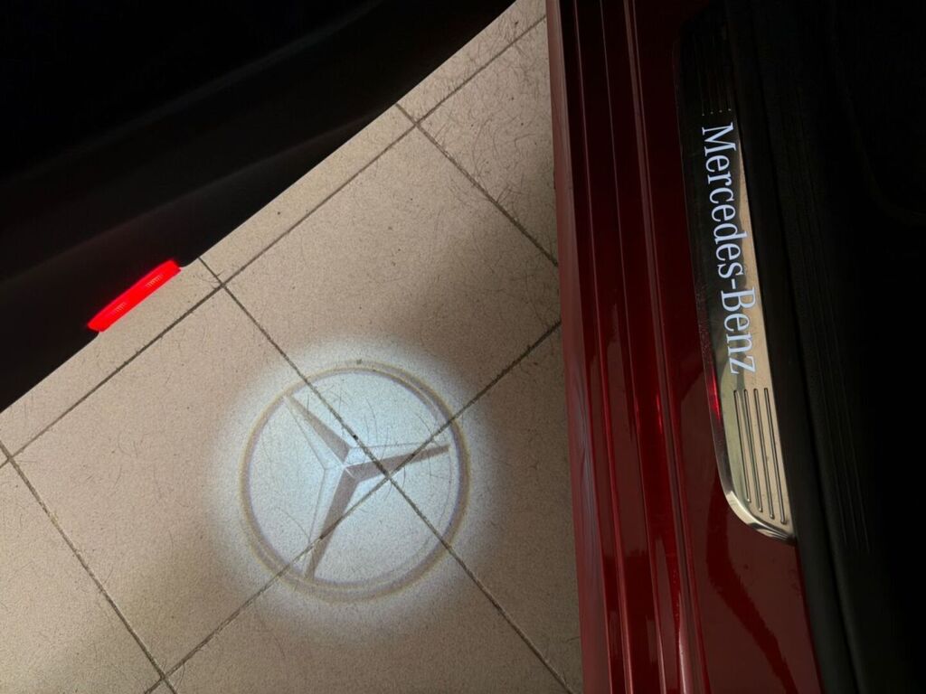 Mercedes-Benz E 2021 Punainen