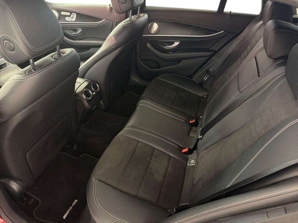 Mercedes-Benz E 2021 Punainen