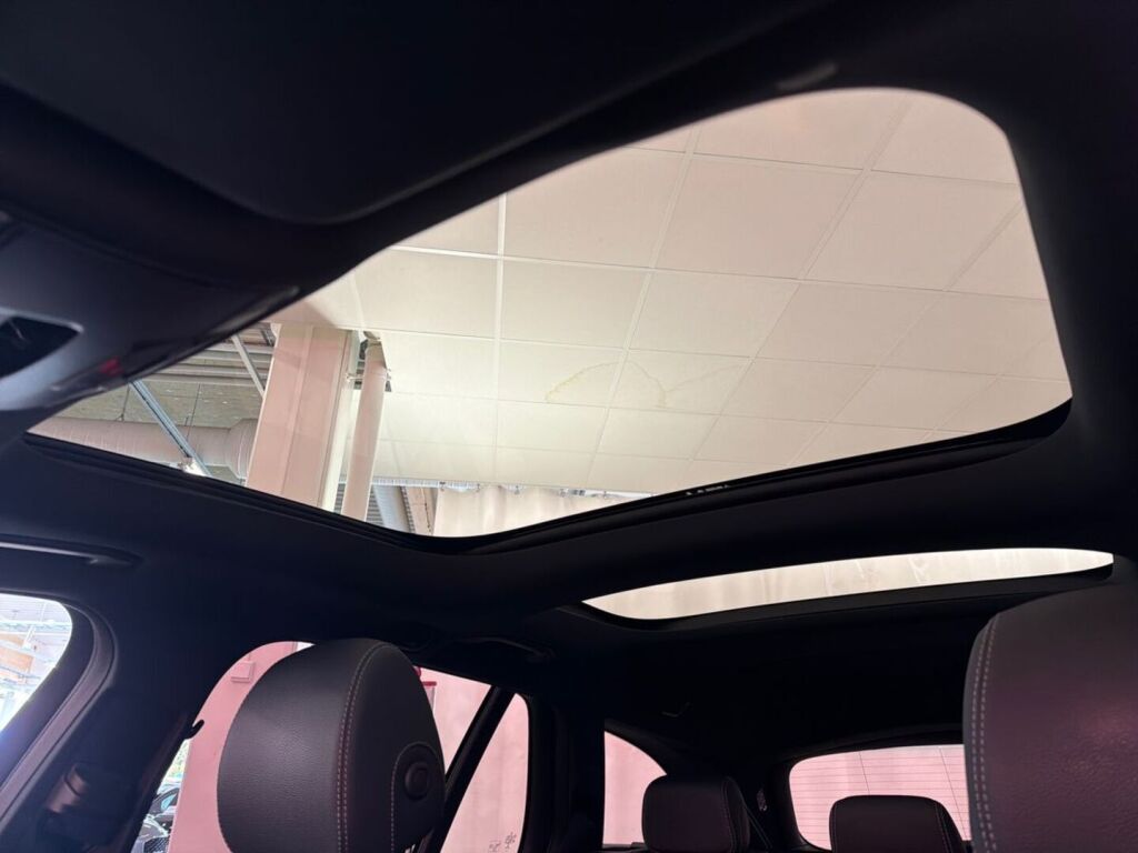 Mercedes-Benz E 2021 Punainen