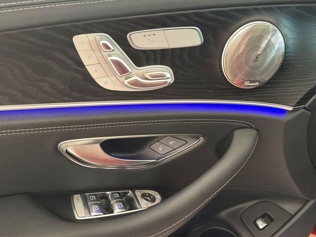 Mercedes-Benz E 2021 Punainen