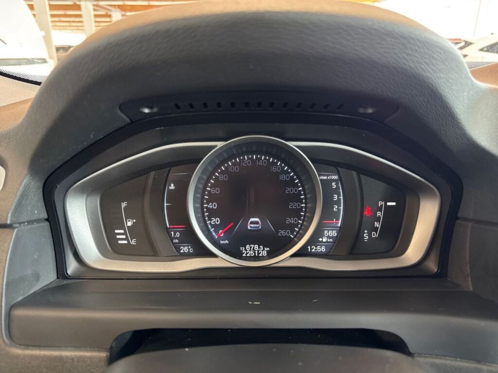 Volvo V70 2015 Valkoinen