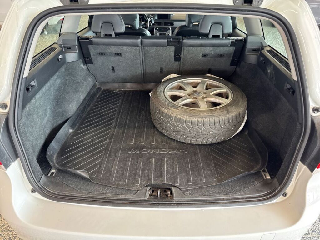 Volvo V70 2015 Valkoinen