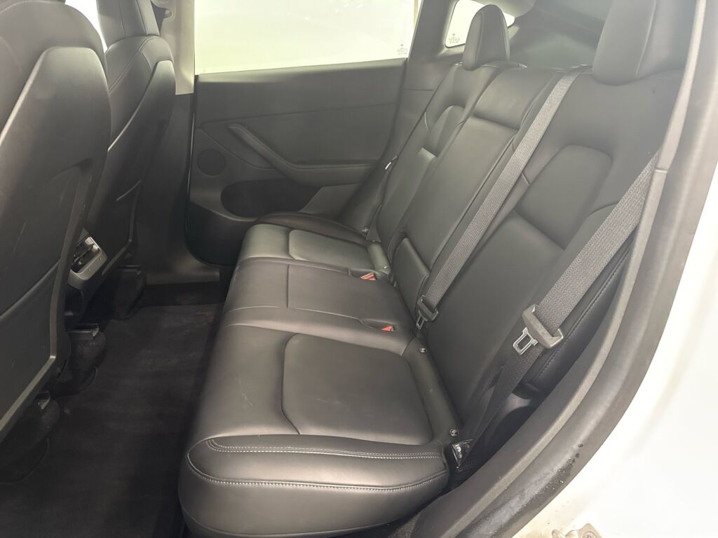 Tesla Model Y 2022 Valkoinen