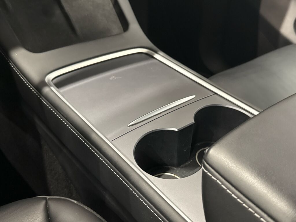 Tesla Model Y 2022 Valkoinen