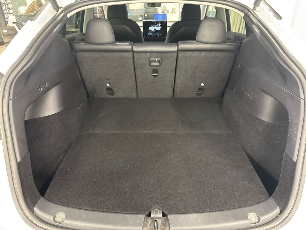 Tesla Model Y 2022 Valkoinen